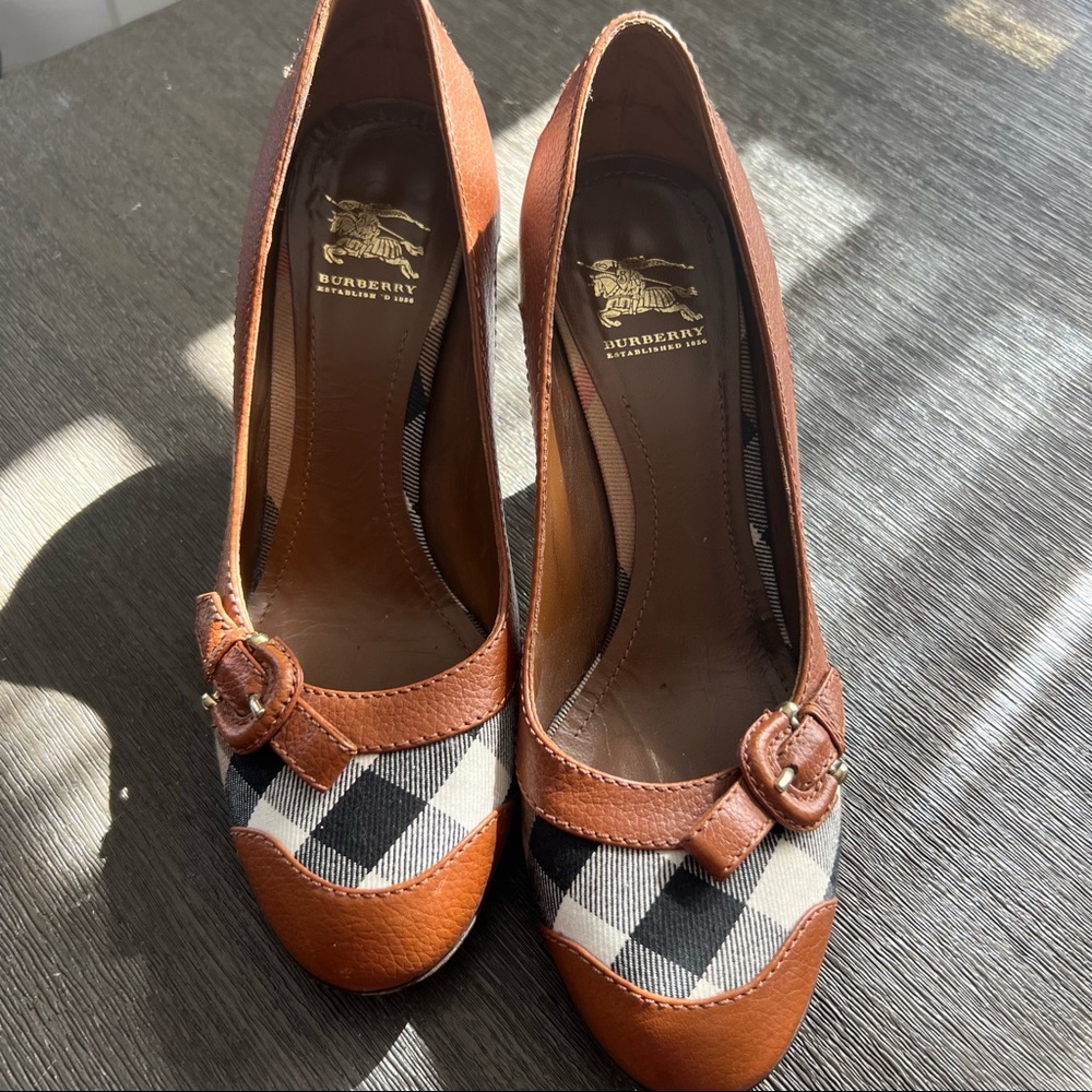 Burberry Buckle Brown Leather and Plaid Kitten heel